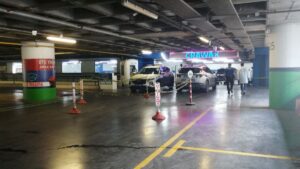 İSTANBUL (AA) – Esenyurt'ta motosikletli şüphelilerin bir alışveriş merkezinin (AVM)