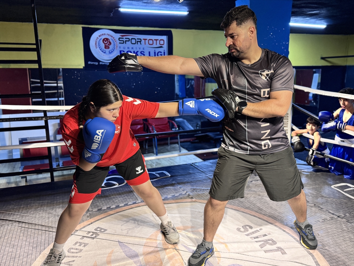 Eski Türkiye boks şampiyonu baba, çocuklarını da ringlere hazırlıyor