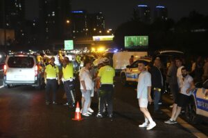 İSTANBUL (AA) – TEM Otoyolu Eyüpsultan kesiminde 16 aracın karıştığı