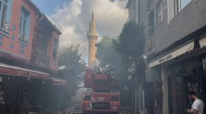 İSTANBUL (AA) – Fatih'te çıkan yangın tarihi hamama zarar verdi.