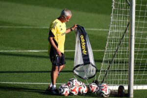 - Antrenmanı kulüp başkan Ali Koç, genel sekreter Burak Kızılhan