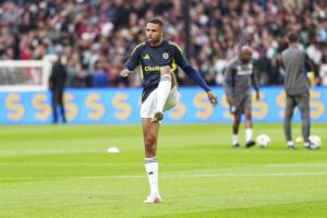 - Sarı-lacivertli takımın yeni transferlerinden Archie Brown, Feyenoord karşısında ilk