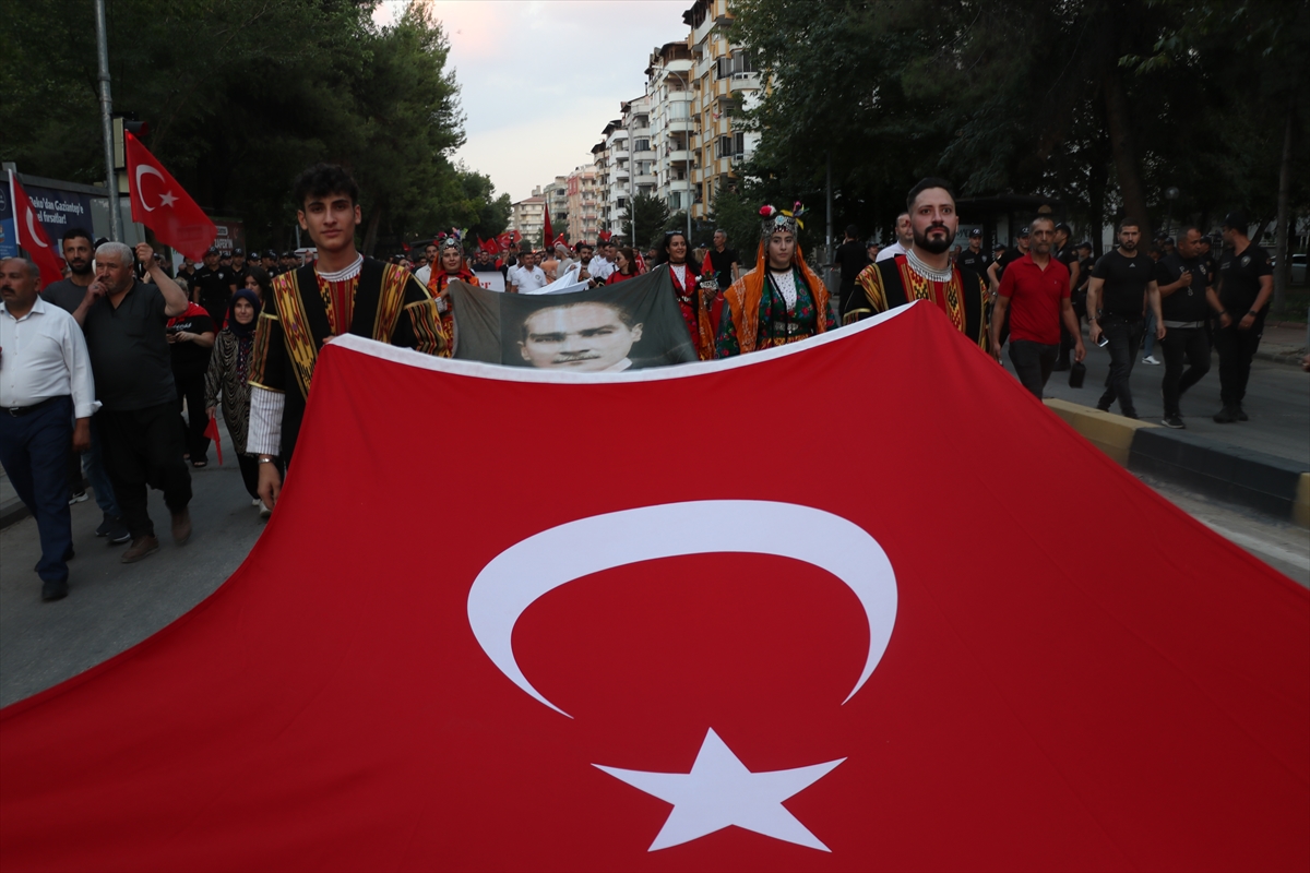 Gaziantep ve Kilis'te 30 Ağustos Zafer Bayramı dolayısıyla yürüyüş düzenlendi