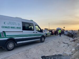 GAZİANTEP (AA) – Gaziantep'te iki otomobilin çarpışması sonucu ilk belirlemelere