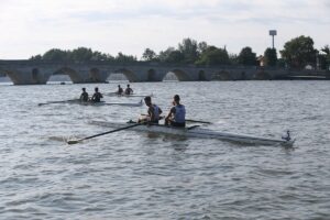 EDİRNE (AA) – Edirne'deki Meriç Nehri'nde düzenlenen Gençler Türkiye Kürek