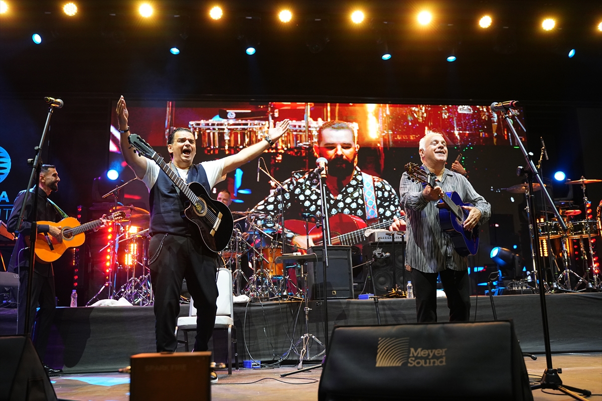 Gipsy Kings by Andre Reyes, Didim'de müzikseverlerle buluştu