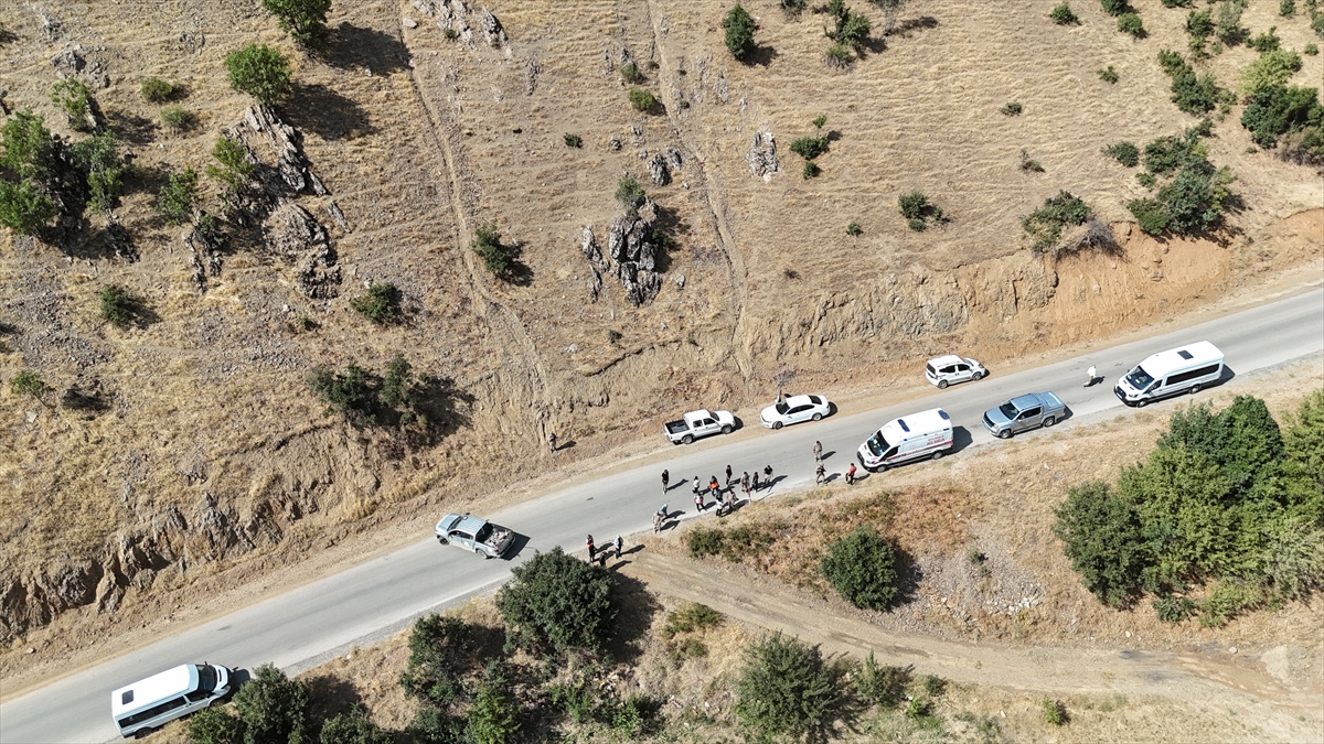 Hakkari'de ağaçlık alanda çıkan yangın söndürüldü