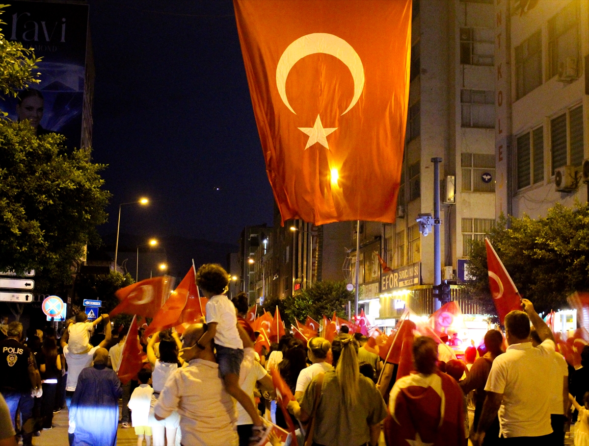 Hatay'da 30 Ağustos Zafer Bayramı dolayısıyla fener alayı düzenlendi