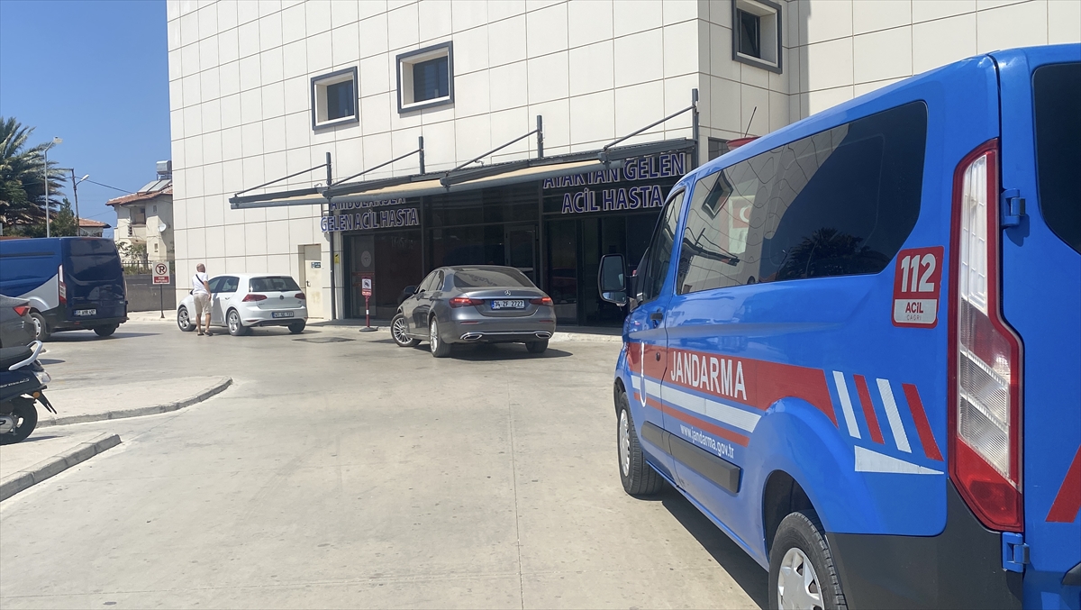 Hatay'da motosiklet yolda yürüyen aileye çarptı, 1 bebek öldü, 4 kişi yaralandı