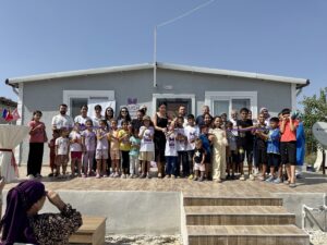 - Hatay'da 6 Şubat 2023'teki depremde evleri yıkılan bir çocuk