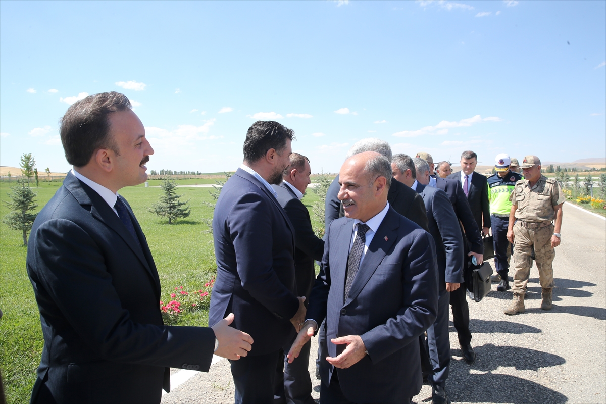 İçişleri Bakan Yardımcısı Aktaş, Malazgirt Zaferi etkinliklerinin yapılacağı alanı inceledi