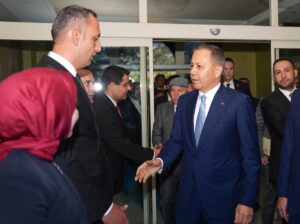 ERZURUM (AA) – İçişleri Bakanı Ali Yerlikaya, Erzurum Valiliği'ni ziyaret