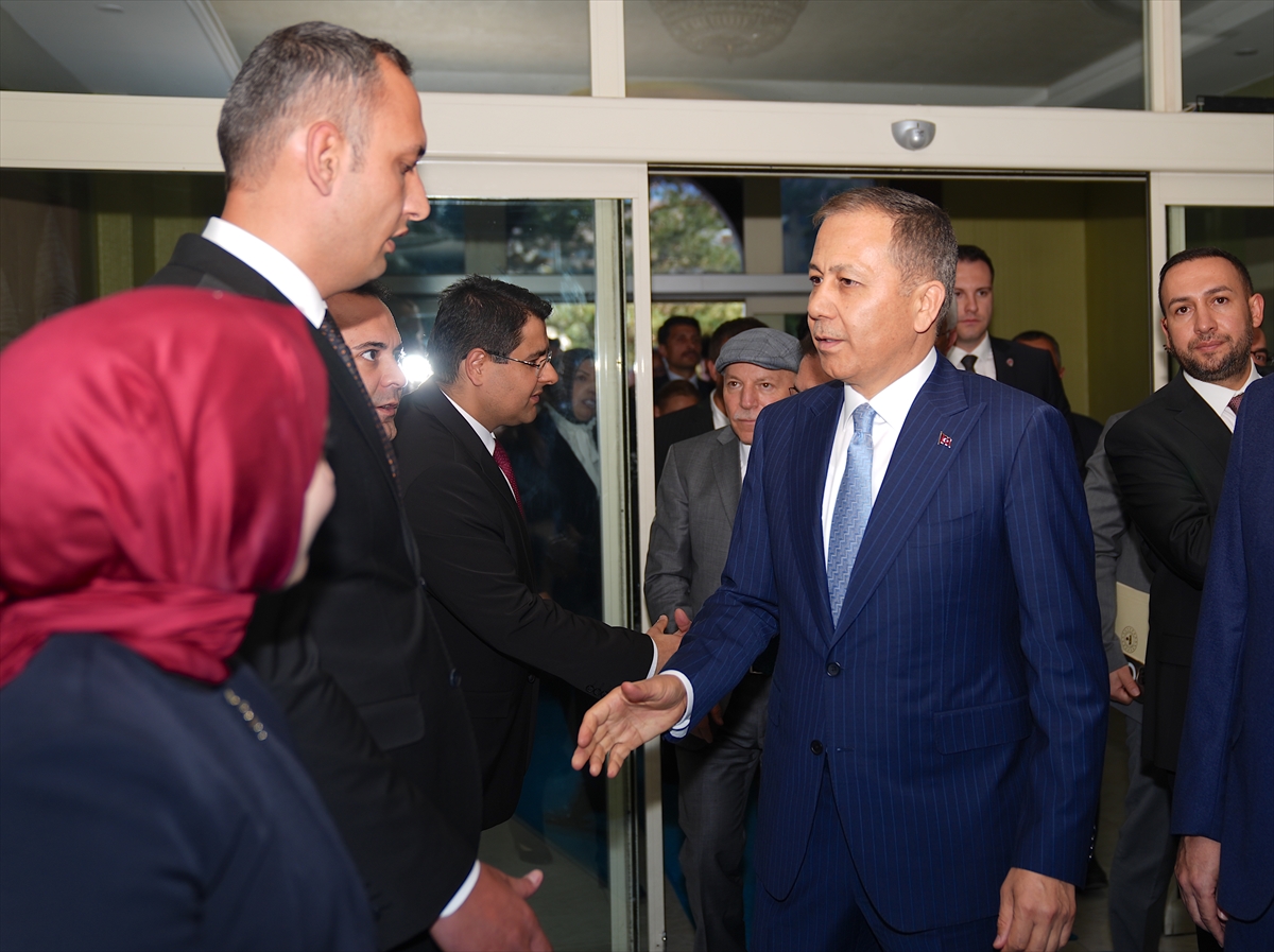İçişleri Bakanı Ali Yerlikaya Erzurum Valiliği'ni ziyaret etti