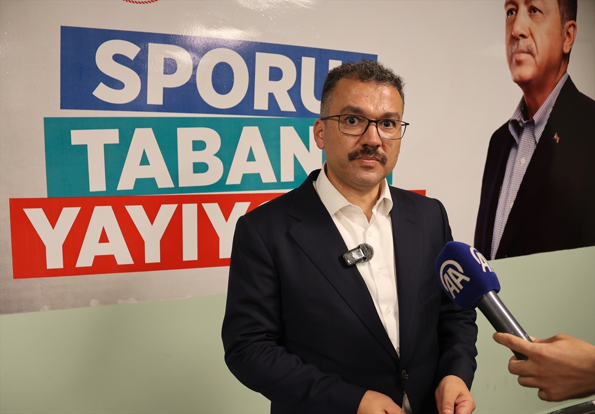 Iğdır Valisi Turan, protokol tribününe elektronik biletle giriş yaparak maçı izledi: