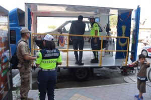 IĞDIR (AA) – Iğdır'da jandarma ekipleri, emniyet kemerinin hayat kurtardığını