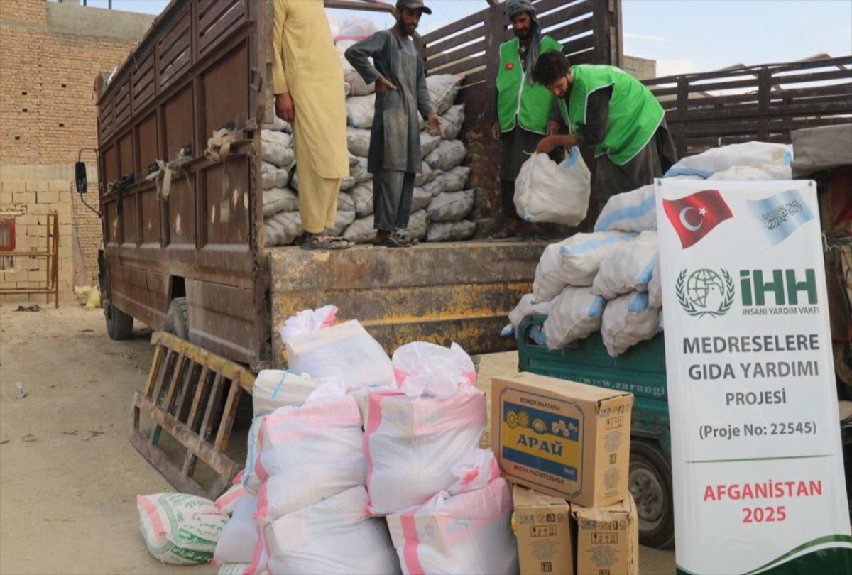 İHH'den Afganistan'da ihtiyaç sahiplerine 1100 gıda paketi yardımı