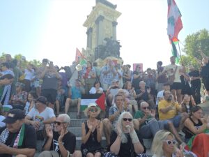 - Madrid'in ünlü parkı Retiro'yu Filistin bayraklarıyla donatan İspanyollar, İsrail'e