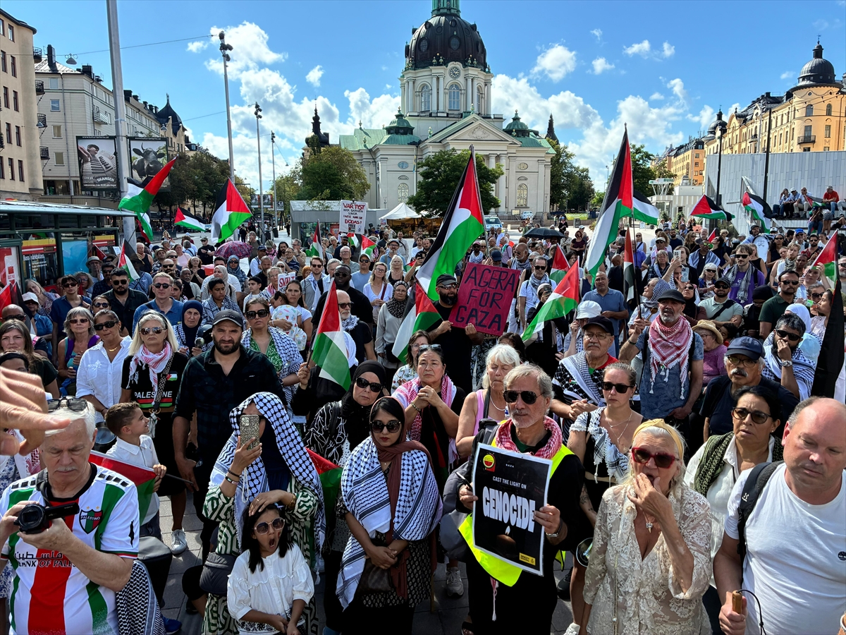 İsrail'in Gazze'ye yönelik saldırıları İsveç'te protesto edildi