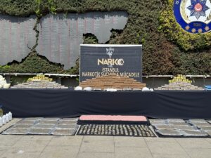 - Farklı zamanlarda düzenlenen operasyonlarda ele geçirilen uyuşturucular, İstanbul Emniyet