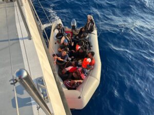 İZMİR (AA) – İzmir'in Seferihisar ve Çeşme ilçeleri açıklarında 18