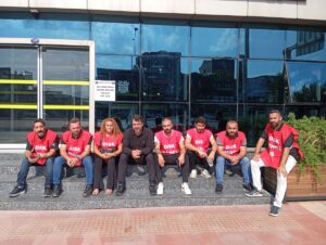 İZMİR (AA) – İzmir'in Karabağlar Belediyesinde çalışan işçiler, bazı alacaklarının