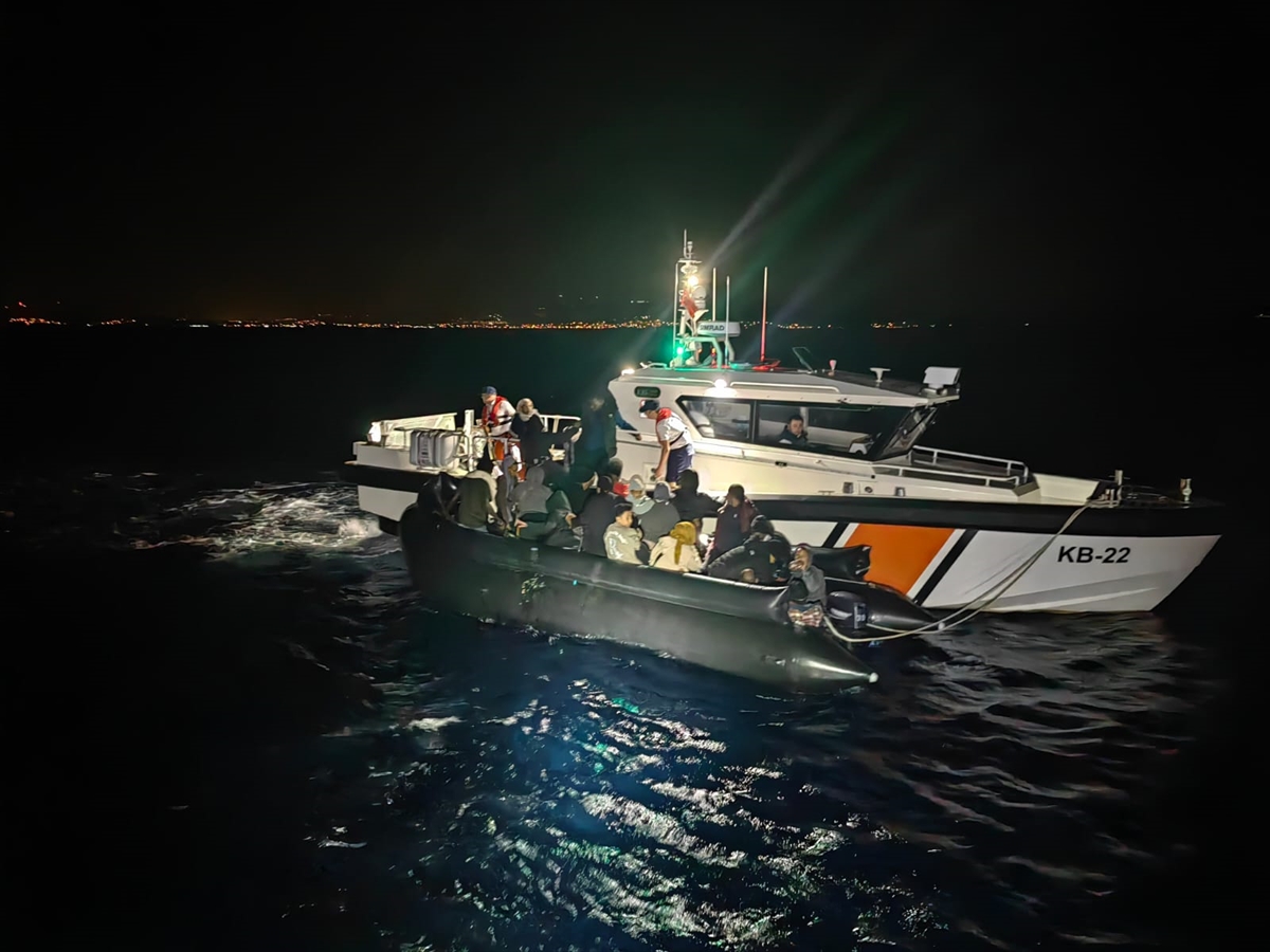 İzmir'de 47 düzensiz göçmen yakalandı