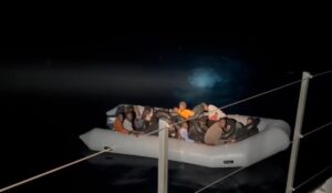 İZMİR (AA) – İzmir'de denizde ve karada 83 düzensiz göçmen