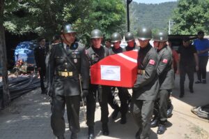 İZMİR (AA) – İzmir'in Ödemiş ilçesinde yaşayan ve kanser nedeniyle