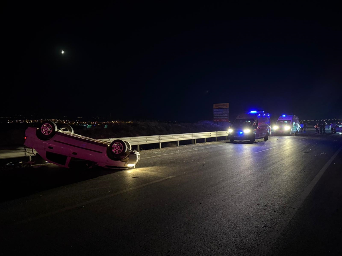 Kahramanmaraş'ta iki otomobilin çarpıştığı kazada 10 kişi yaralandı