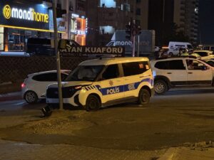 KAHRAMANMARAŞ (AA) – Kahramanmaraş'ın Onikişubat ilçesinde polis aracı ile otomobilin