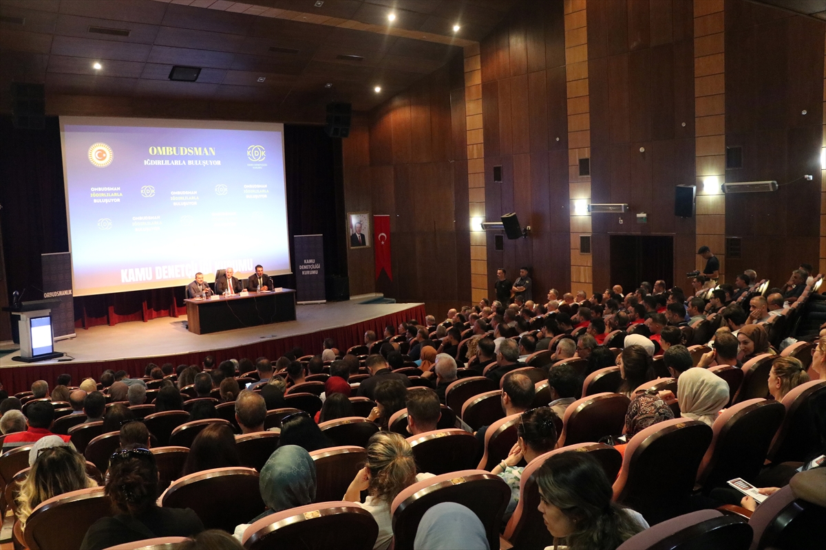 Kamu Başdenetçisi Akarca, “Ombudsman Iğdırlılarla Buluşuyor” programında konuştu: