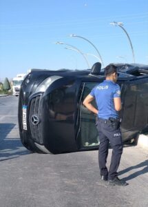 KARAMAN (AA) – Karaman'da Rus turistleri taşıyan minibüs ile otomobilin