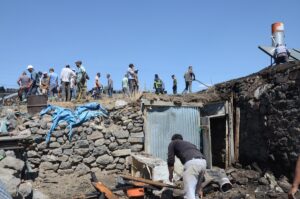 KARS (AA) – Kars'ın Sarıkamış ilçesinde çıkan yangında, 1 ev,