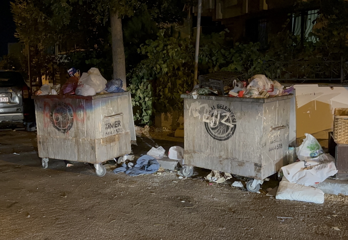 Kartal'da işçiler “eksik ödeme yapıldığı” gerekçesiyle çöpleri toplamadı