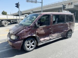 KASTAMONU (AA) – Kastamonu'da yolcu minibüsü ile hafif ticari aracın
