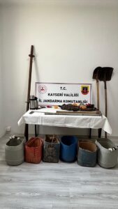 KAYSERİ (AA) – Kayseri'nin Felahiye ilçesinde kaçak kazı yapan 4