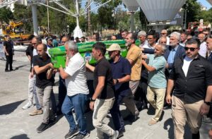 KAYSERİ (AA) – Kayseri'de Erciyes Dağı'nda kaldıkları çadırda karbonmonoksit gazından