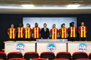 KAYSERİ (AA) – Kayserispor Kulübü, transfer ettiği 8 futbolcuyu taraftara