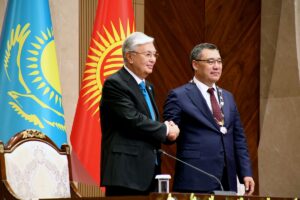 - Kazakistan Cumhurbaşkanı Tokayev, Kırgız mevkidaşı Caparov'a ülkesinin en yüksek