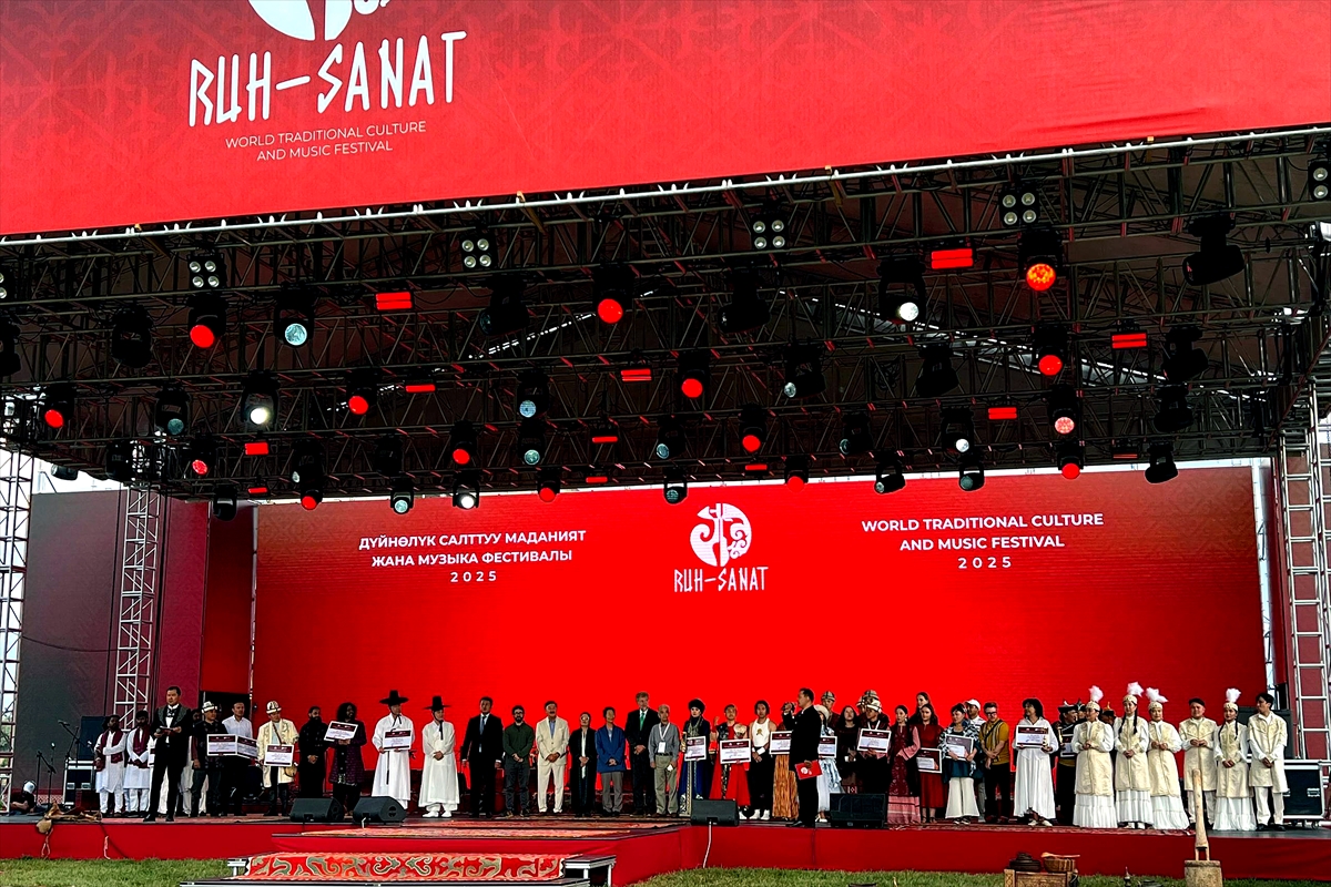 Kırgızistan'daki “1. Dünya Geleneksel Kültür ve Müzik Festivali” sona erdi