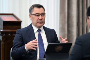 - Cumhurbaşkanı Sadır Caparov, Keremet Bankası ve Kapital Bankasına yönelik