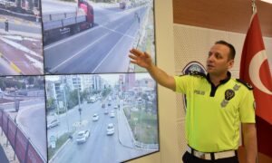 - Plakası ve kaskı bulunmayan bir motosiklet sürücüsünün polisin "dur"