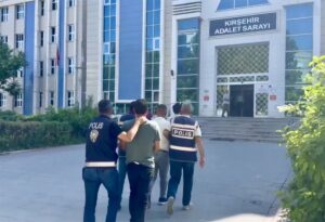 KIRŞEHİR (AA) – Kırşehir'de kendilerini polis olarak tanıtıp emekli bir