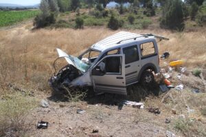 KONYA (AA) – Konya'nın Beyşehir ilçesinde hafif ticari aracın beton