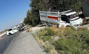 KONYA (AA) – Konya'nın Karapınar ilçesinde, otomobil ile kamyonetin çarpışması