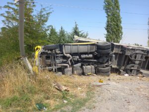 KONYA (AA) – Konya'nın Akşehir ilçesinde kaza yapan tırda uyuşturucuyla