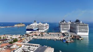 AYDIN (AA) – Kruvaziyer turizminin önemli noktalarından Aydın'ın Kuşadası ilçesi,