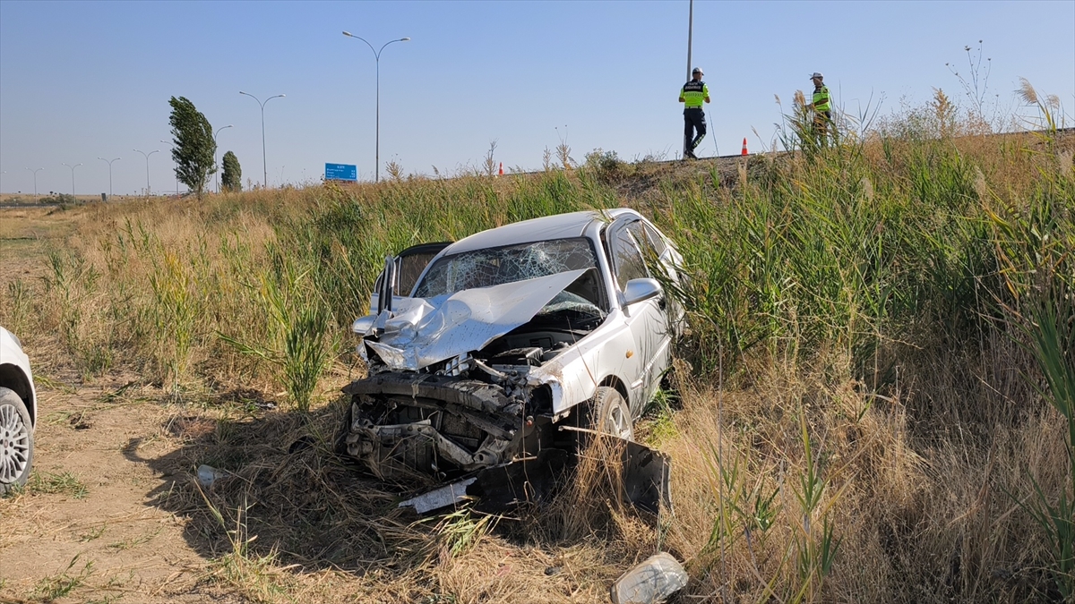 Kütahya'da kazaya müdahale eden polis aracına çarpan otomobildeki 4 kişi yaralandı