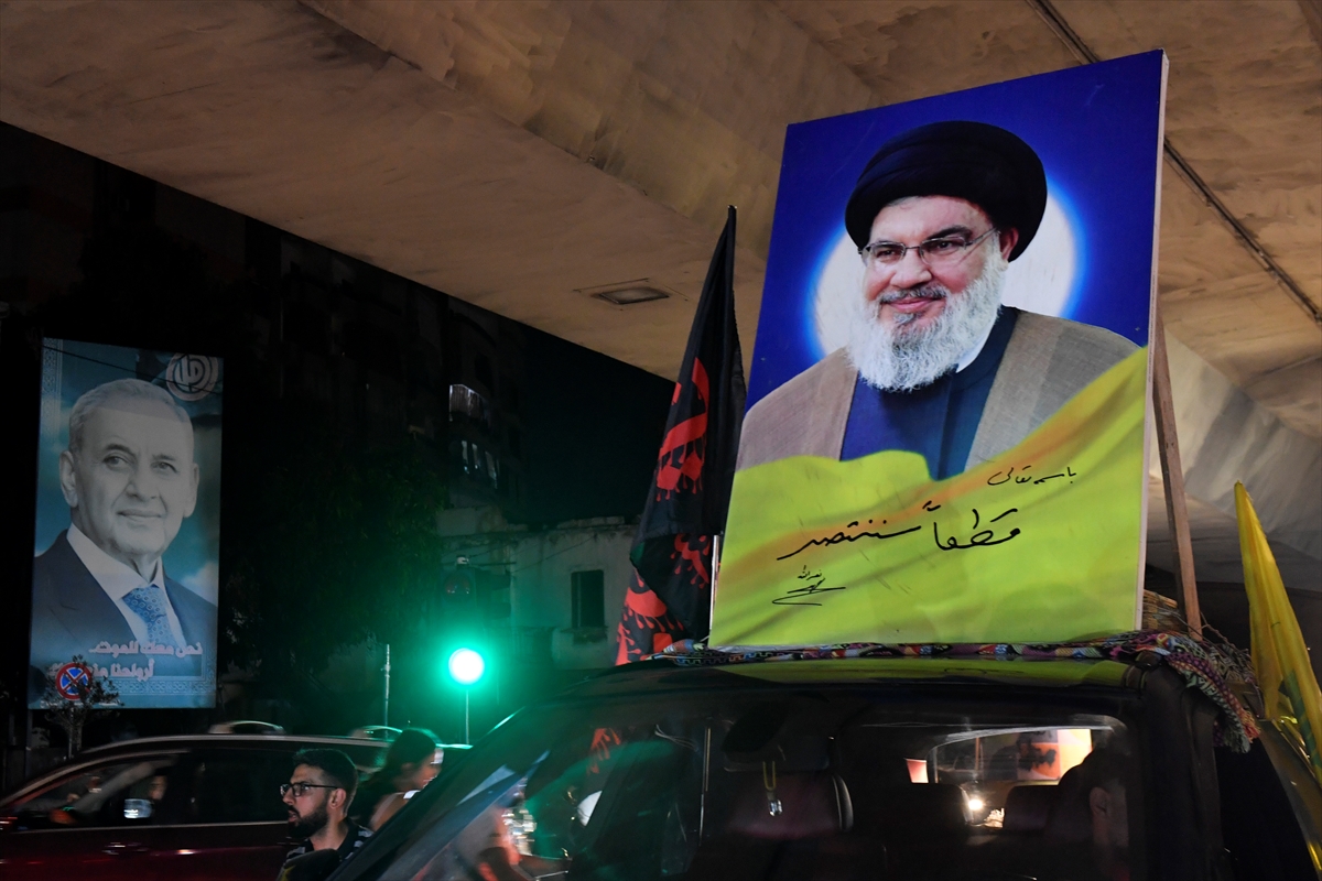 Lübnan'da Hizbullah destekçileri hükümetin silahların toplanması kararını protesto etti