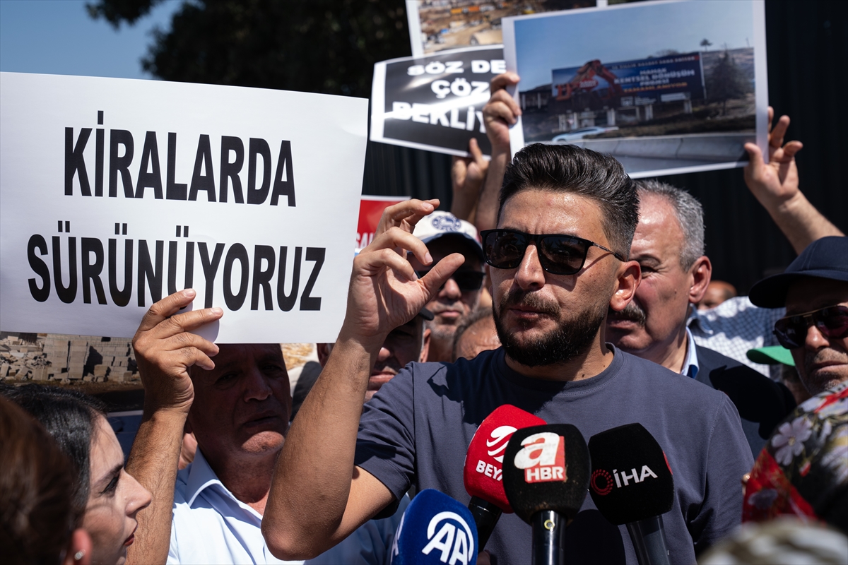 Mamak'ta bir grup vatandaş, “kentsel dönüşüm mağduru oldukları” iddiasıyla açıklama yaptı